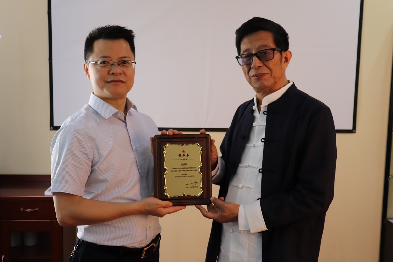 著名錢(qián)幣設(shè)計(jì)大師白文均為黑石紀(jì)念幣首席指導(dǎo)設(shè)計(jì)師